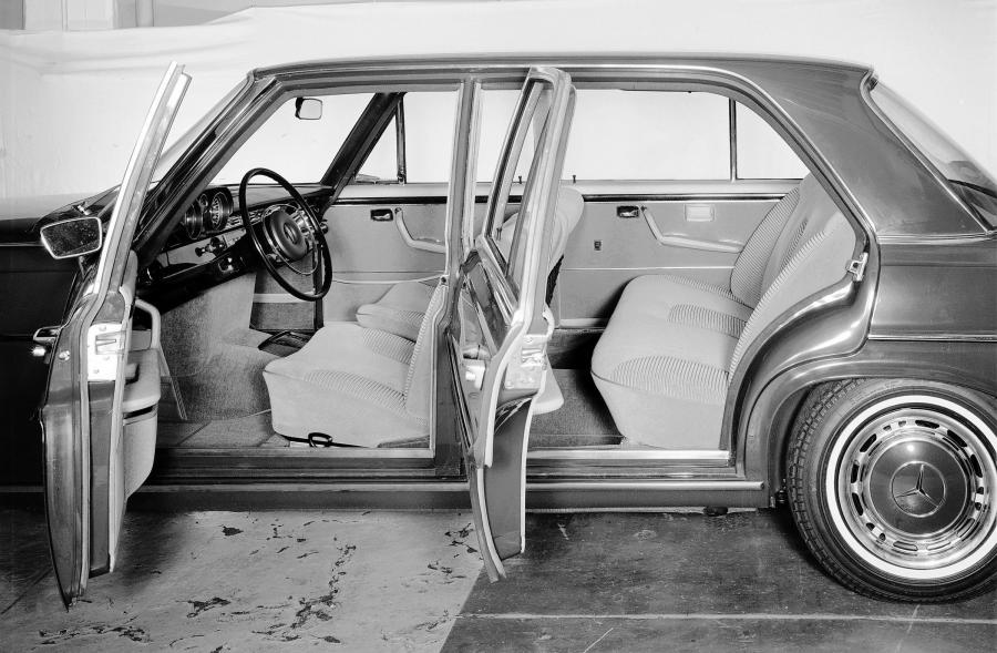  Mercedes-Benz S-Class 1965 года  (фото 17 из 26)